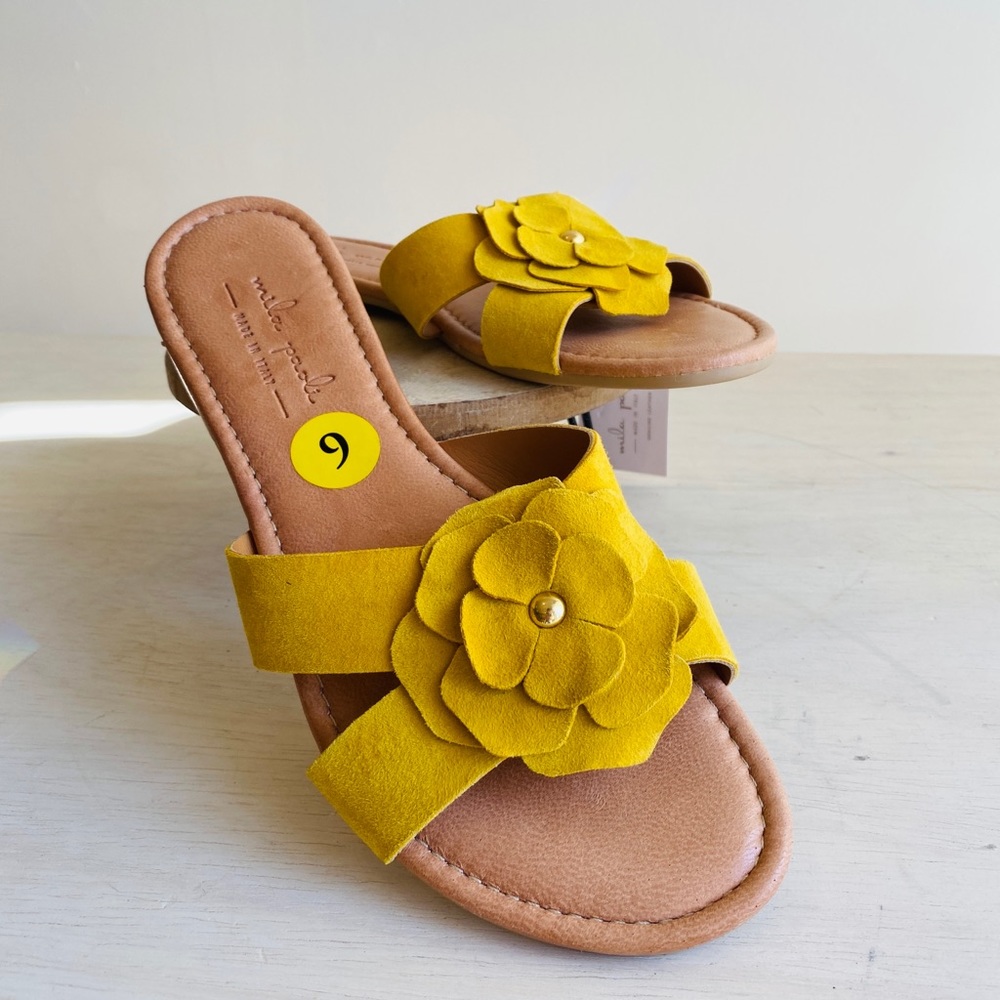 Mila Paoli Marigold Flower Slides